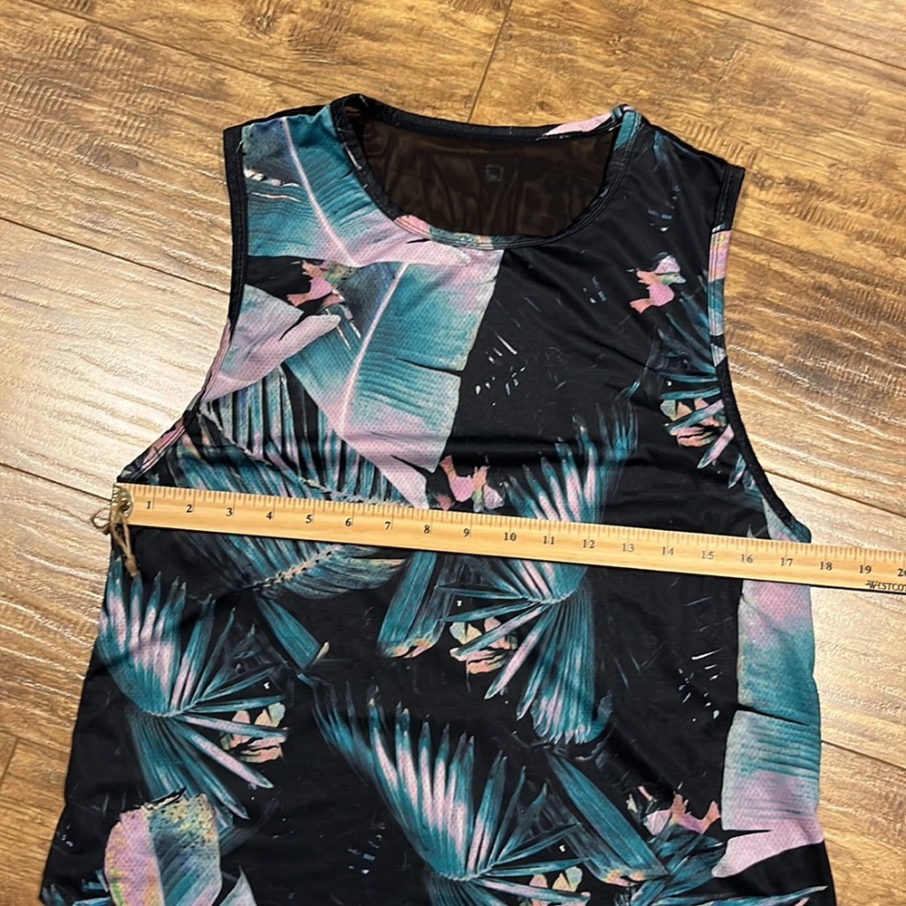 Fabletics fun mesh back workout top - Picture 7 of 7